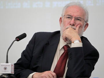 El presidente de la Comisión Española de Ayuda al Refugiado (CEAR), Carlos Berzosa
