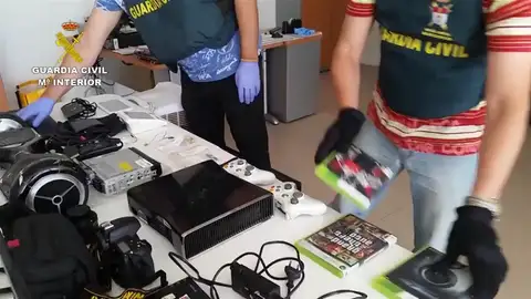 La Guardia Civil detiene a dos personas por seis robos en viviendas La Guardia Civil detiene a dos personas por seis robos en viviendas