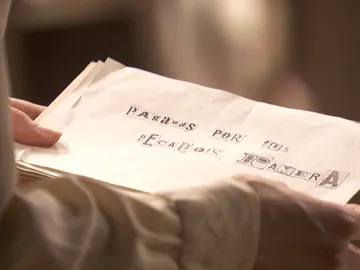 Una nota anónima llega a Puente Viejo: "Pagarás por tus pecados ramera" Una nota anónima llega a Puente Viejo: "Pagarás por tus pecados ramera"