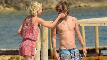 Ana Fernández y Adrián Roma en Ibiza