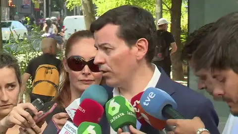 Bayo se presenta como el candidato "sin mochilas" y con las "manos limpias" Bayo se presenta como el candidato "sin mochilas" y con las "manos limpias"