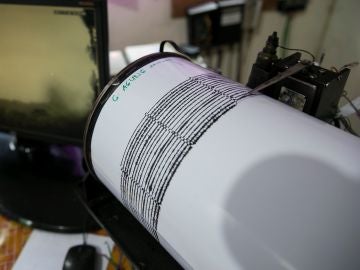 Imagen de archivo de un sismógrafo, instrumento que detecta la intensidad, duración de los temblores de tierra durante un terremoto.