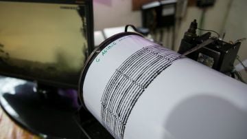 Imagen de archivo de un sismógrafo, instrumento que detecta la intensidad, duración de los temblores de tierra durante un terremoto.