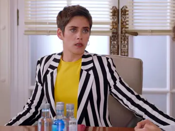 Carmen comunica a su equipo que presentará su dimisión Carmen comunica a su equipo que presentará su dimisión