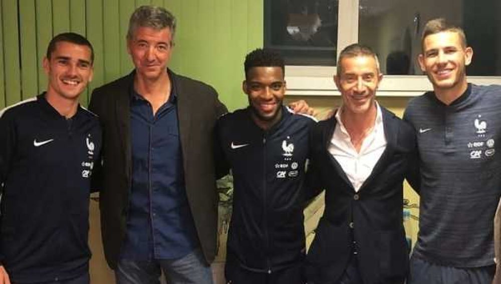 Miguel Ángel Gil Marín, con Griezmann, Lemar y Lucas Hernández