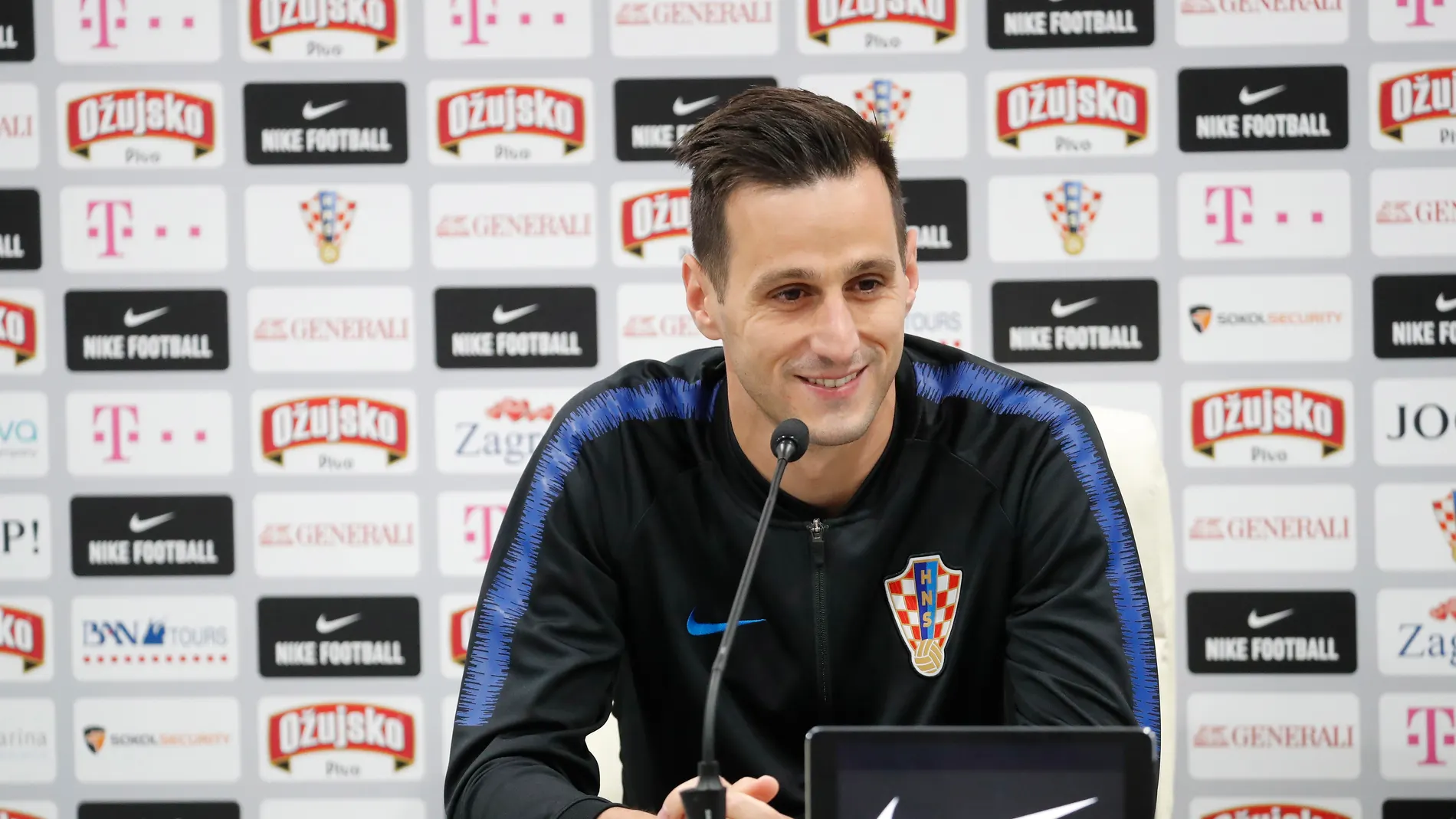 Nikola Kalinic, en rueda de prensa Nikola Kalinic, en rueda de prensa
