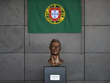 El busto de Cristiano Ronaldo en el aeropuerto de Madeira El busto de Cristiano Ronaldo en el aeropuerto de Madeira