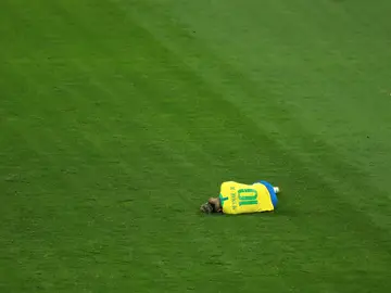 Neymar se duele en el partido contra Suiza Neymar se duele en el partido contra Suiza