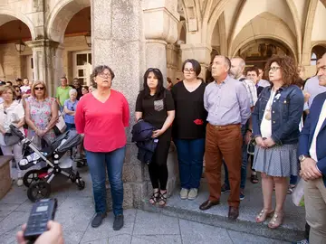 Minuto de silencio por la mujer asesinada en O Porriño (Pontevedra) Minuto de silencio por la mujer asesinada en O Porriño (Pontevedra)
