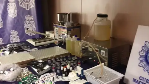 Intervienen cinco millones de dosis en el desmantelamiento de tres laboratorios clandestinos Intervienen cinco millones de dosis en el desmantelamiento de tres laboratorios clandestinos