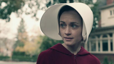 Deglen revela sus secretos a Defred: 