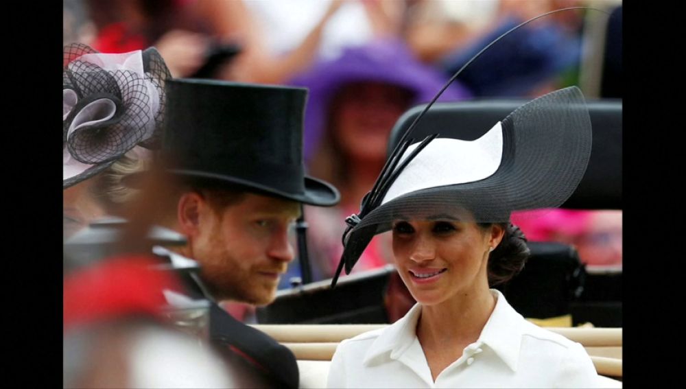 El príncipe Enrique y Meghan asisten por primera vez juntos a las carreras de caballos de Ascot