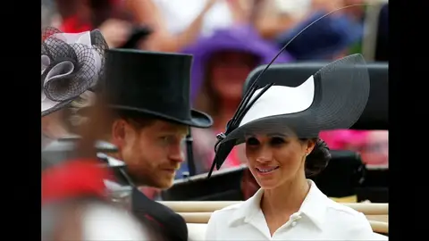 El príncipe Enrique y Meghan asisten por primera vez juntos a las carreras de caballos de Ascot El príncipe Enrique y Meghan asisten por primera vez juntos a las carreras de caballos de Ascot