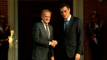 Sánchez analiza con Tusk en Moncloa el problema migratorio de la UE Sánchez analiza con Tusk en Moncloa el problema migratorio de la UE