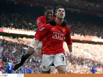 Evra celebra un gol con Cristiano Ronaldo Evra celebra un gol con Cristiano Ronaldo