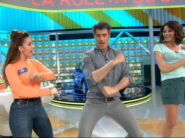 Jorge y Laura ponen ritmo al programa con esta divertida coreografía