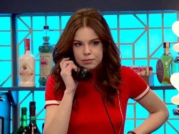 María recibe una llamada de su exmarido María recibe una llamada de su exmarido