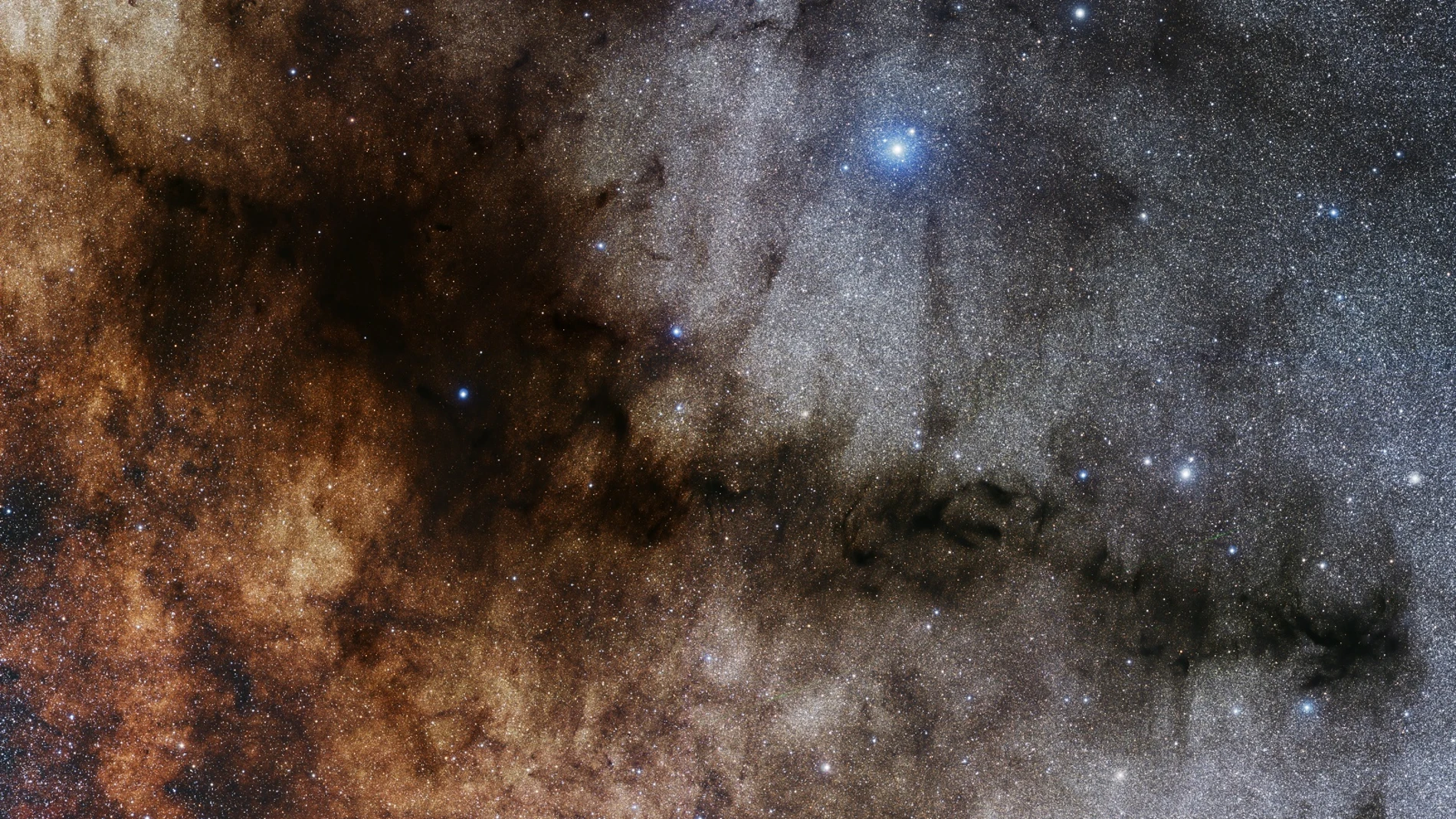 Las estrellas se distribuyen en los cumulos antes de brillar Las estrellas se distribuyen en los cumulos antes de brillar