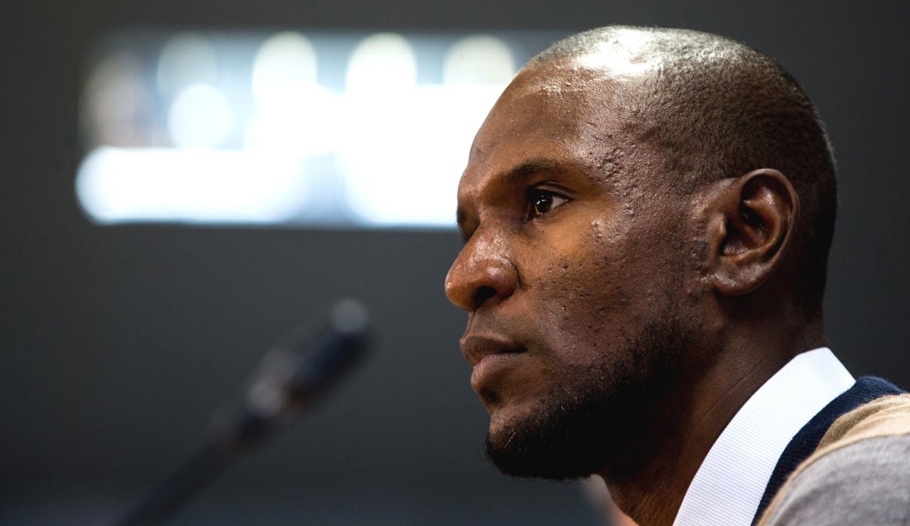 Abidal en sala de prensa Abidal en sala de prensa