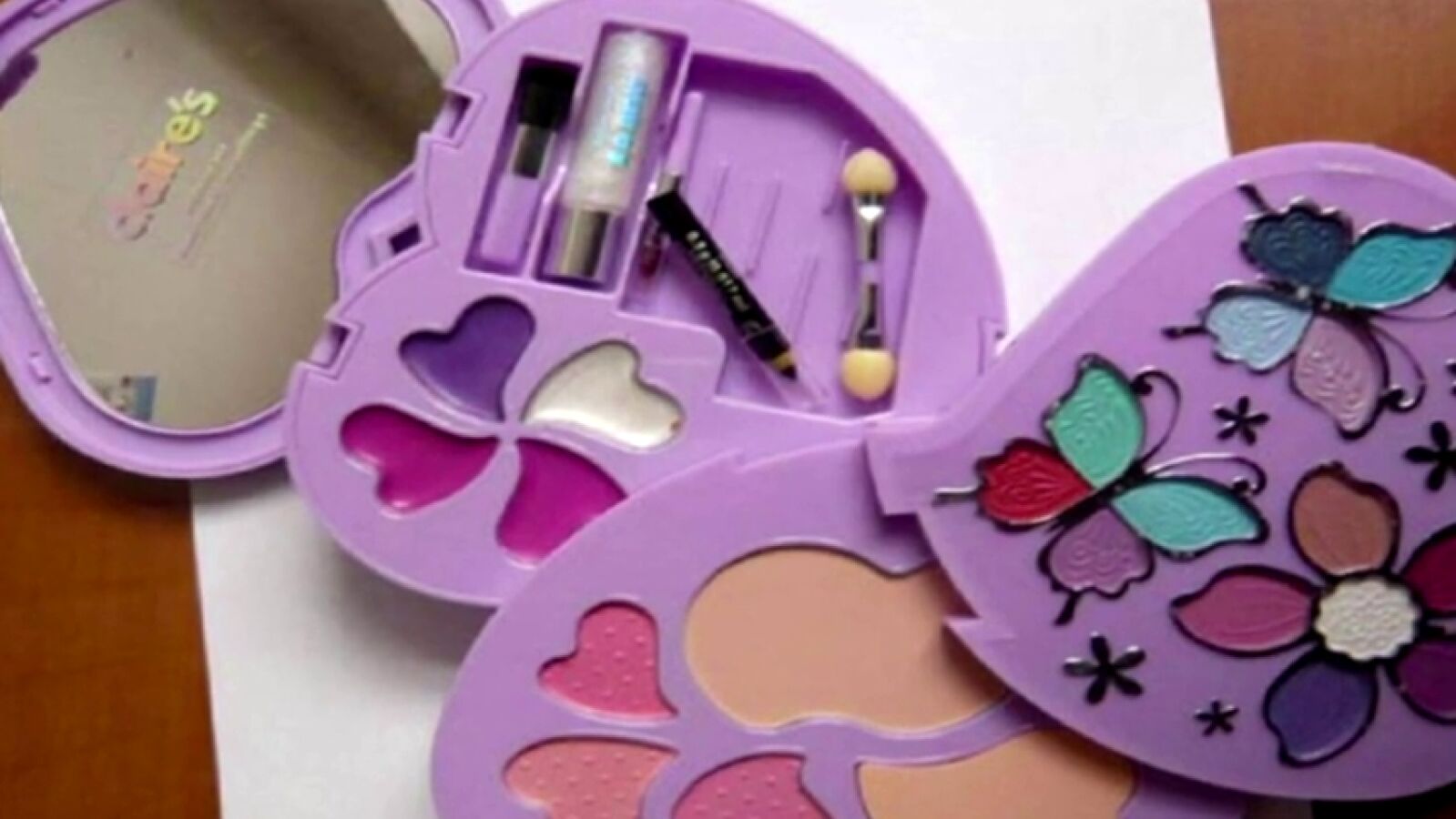 Localizado amianto en un set de maquillaje vendido por una conocida franquicia