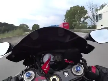 Detenido un motorista que colgó un vídeo en el que se le veía circulando a 258 kilómetros por hora Detenido un motorista que colgó un vídeo en el que se le veía circulando a 258 kilómetros por hora