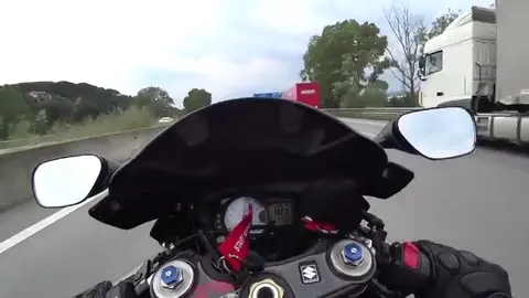 Detenido un motorista que colgó un vídeo en el que se le veía circulando a 258 kilómetros por hora Detenido un motorista que colgó un vídeo en el que se le veía circulando a 258 kilómetros por hora