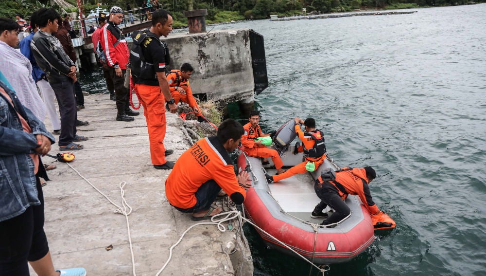 Miembros del servicio de rescate