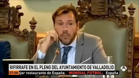 Polémica por las palabras de Óscar Puente tras dudar de la capacidad de gestión de la portavoz de Ciudadanos porque antes trabajaba en una tienda Polémica por las palabras de Óscar Puente tras dudar de la capacidad de gestión de la portavoz de Ciudadanos porque antes trabajaba en una tienda