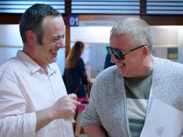 El desternillante ataque de risa de Iker Galartza y Óscar Terol en la grabación de 'Allí Abajo' El desternillante ataque de risa de Iker Galartza y Óscar Terol en la grabación de 'Allí Abajo'