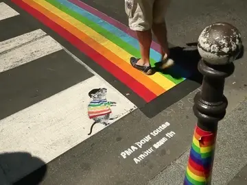 París pinta de colores sus pasos de cebra París pinta de colores sus pasos de cebra