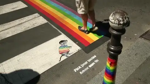 París pinta de colores sus pasos de cebra París pinta de colores sus pasos de cebra