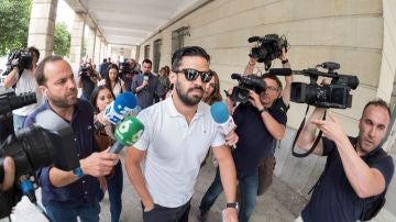 Noticias 2 Antena 3 (28-06-18) La Fiscalía pide una vista para pedir prisión para el guardia civil de La Manada