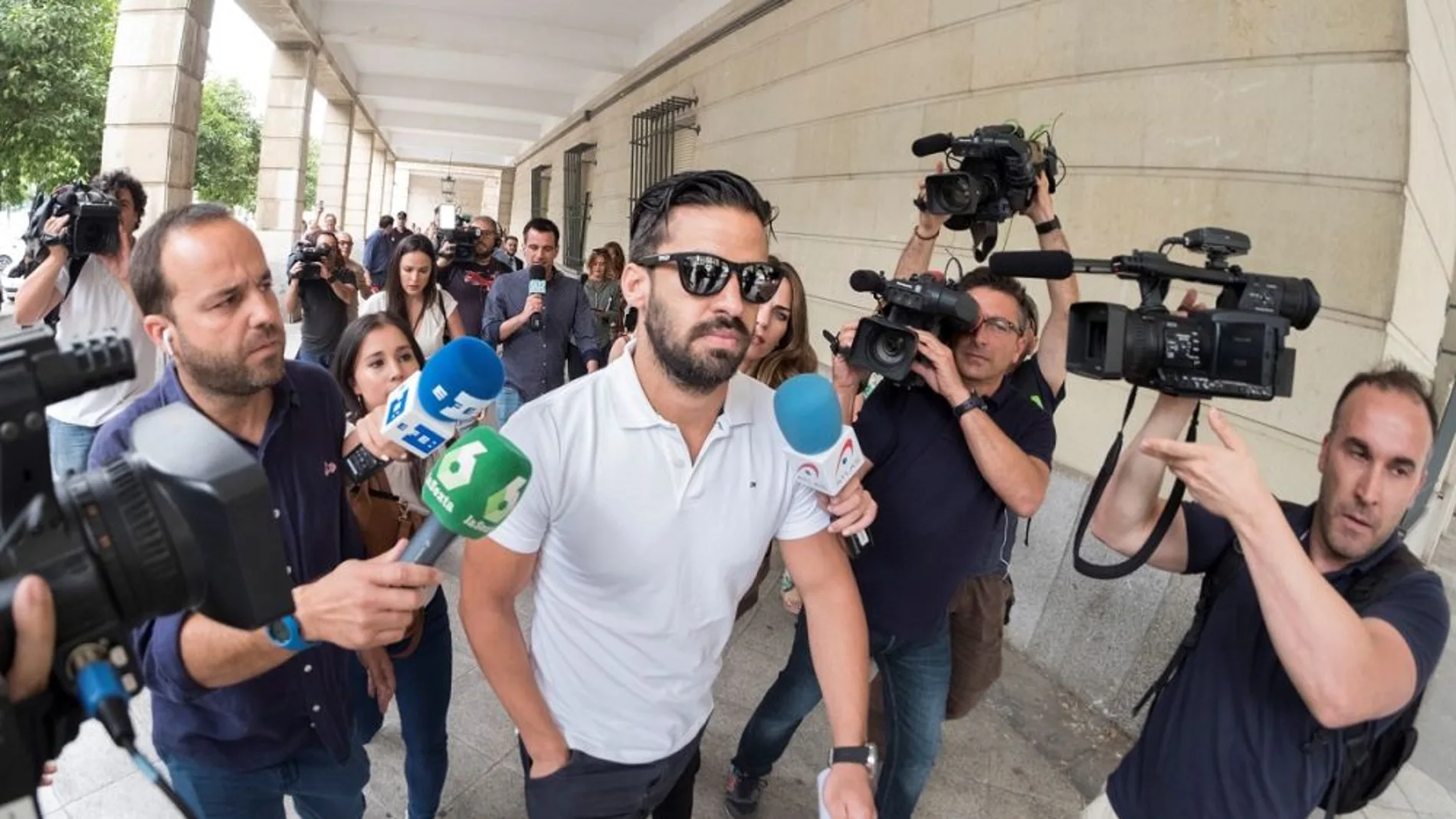 Noticias 2 Antena 3 (28-06-18) La Fiscalía pide una vista para pedir prisión para el guardia civil de La Manada Noticias 2 Antena 3 (28-06-18) La Fiscalía pide una vista para pedir prisión para el guardia civil de La Manada