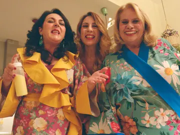 Un superhéroe, un nuevo amor y unas cuidadoras con mucho peligro Un superhéroe, un nuevo amor y unas cuidadoras con mucho peligro