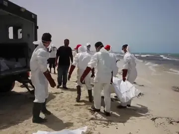 Mueren unos cien migrantes frente a las costas de Libia por el naufragio de su embarcación Mueren unos cien migrantes frente a las costas de Libia por el naufragio de su embarcación