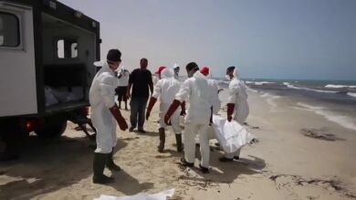Mueren unos cien migrantes frente a las costas de Libia por el naufragio de su embarcación