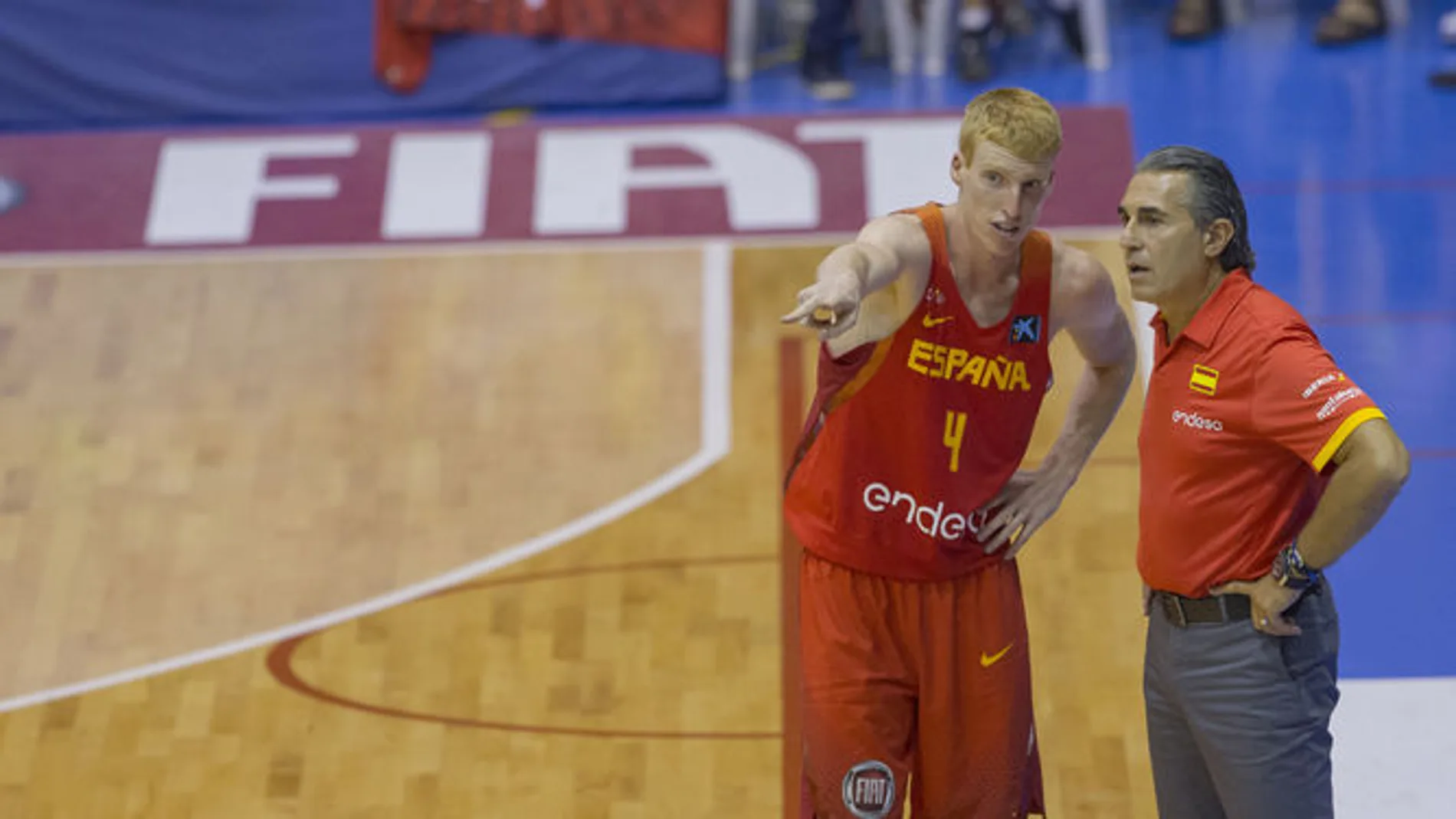 Alberto Díaz con el seleccionador nacional de baloncesto, Sergio Scariolo Alberto Díaz con el seleccionador nacional de baloncesto, Sergio Scariolo