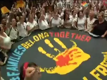 Cerca de 600 detenidos en una protesta contra la postura de "tolerancia cero" en inmigración de Donald Trump Cerca de 600 detenidos en una protesta contra la postura de "tolerancia cero" en inmigración de Donald Trump