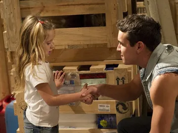 Patricia Arbués y Mario Casas en 'El Barco' Patricia Arbués y Mario Casas en 'El Barco'