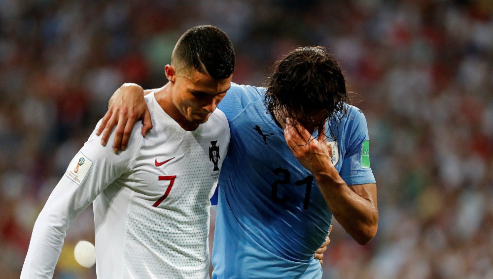 Cristiano sirve de apoyo a Cavani