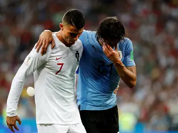 Cristiano sirve de apoyo a Cavani Cristiano sirve de apoyo a Cavani