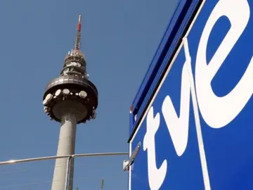 Vista de la torre el "Pirulí", centro de comunicaciones de RTVE Vista de la torre el "Pirulí", centro de comunicaciones de RTVE