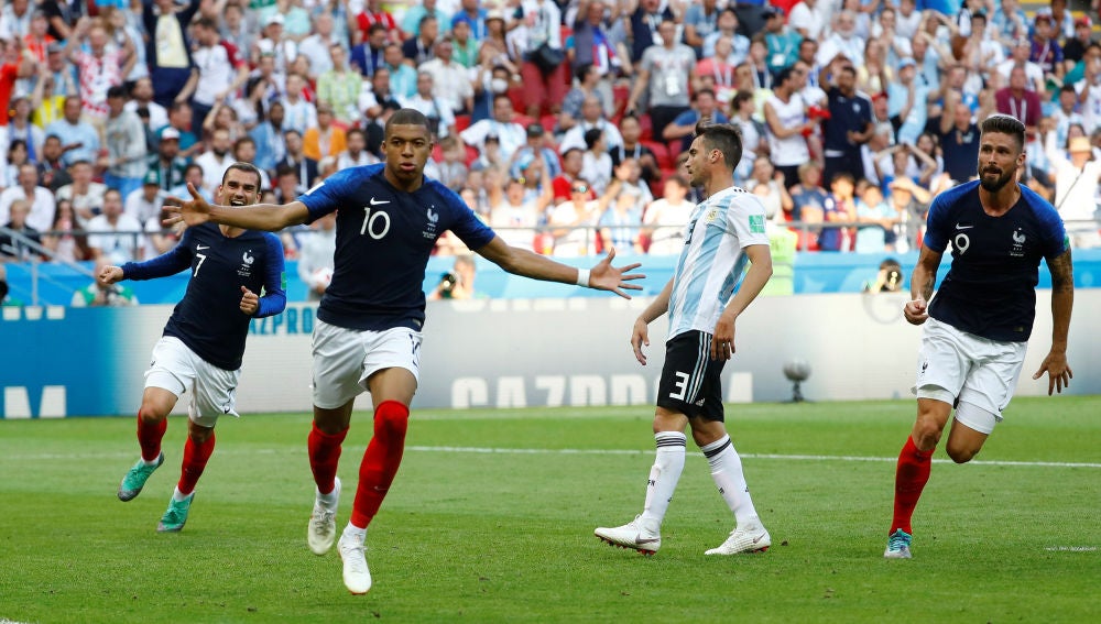 Mbappé celebra uno de sus goles ante Argentina