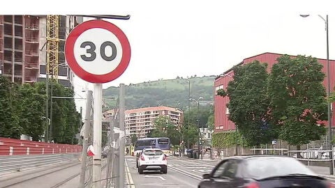 Prohibici&oacute;n de circular a m&aacute;s de 30 en Bilbao