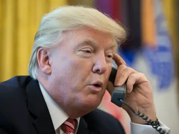 Imagen de Donald Trump al teléfono Imagen de Donald Trump al teléfono