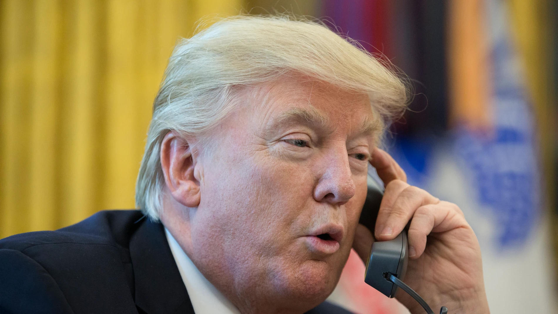 Imagen de Donald Trump al teléfono Imagen de Donald Trump al teléfono