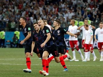 Los jugadores croatas celebran el pase a cuartos