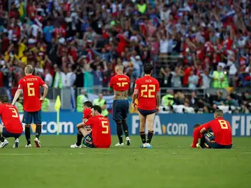 Los jugadores españoles se lamentan tras caer en la tanda de penaltis Los jugadores españoles se lamentan tras caer en la tanda de penaltis