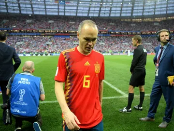 Iniesta, cabizbajo Iniesta, cabizbajo