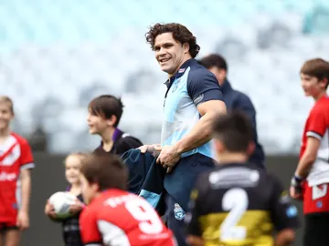 Imagen entrenador con niños Imagen entrenador con niños